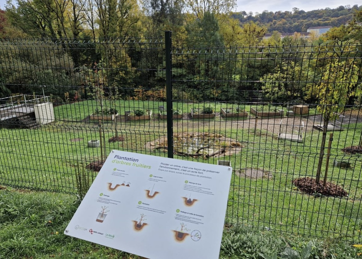 Aménagement paysager du site d'assainissement SUEZ